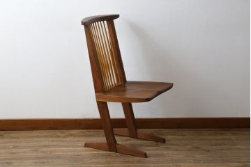 和製ビンテージ　美品　ジョージナカシマ　コノイドチェア(CONOID CHAIR)　CN101　スタイリッシュな佇まいのサイドチェア(ジョージ・ナカシマ、板座チェア、ダイニングチェア、椅子、イス、ヴィンテージ)(R-079713)