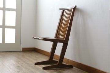 和製ビンテージ　美品　ジョージナカシマ　コノイドチェア(CONOID CHAIR)　CN101　スタイリッシュな佇まいのサイドチェア(ジョージ・ナカシマ、板座チェア、ダイニングチェア、椅子、イス、ヴィンテージ)(R-079713)