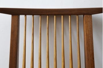 和製ビンテージ　美品　ジョージナカシマ　コノイドチェア(CONOID CHAIR)　CN101　スタイリッシュな佇まいのサイドチェア(ジョージ・ナカシマ、板座チェア、ダイニングチェア、椅子、イス、ヴィンテージ)(R-079713)