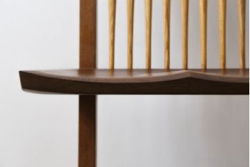 和製ビンテージ　美品　ジョージナカシマ　コノイドチェア(CONOID CHAIR)　CN101　スタイリッシュな佇まいのサイドチェア(ジョージ・ナカシマ、板座チェア、ダイニングチェア、椅子、イス、ヴィンテージ)(R-079713)