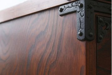 中古　岩谷堂箪笥　立派な金具と躍動感のある杢目が目を引く衣装箪笥(和タンス、収納箪笥、整理箪笥、引き出し、サイドチェスト)(R-079715)