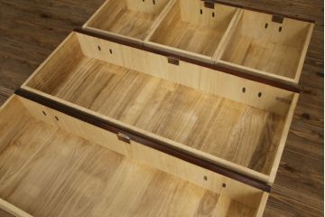 中古　岩谷堂箪笥　立派な金具と躍動感のある杢目が目を引く衣装箪笥(和タンス、収納箪笥、整理箪笥、引き出し、サイドチェスト)(R-079715)