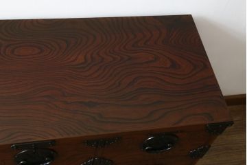 中古　岩谷堂箪笥　立派な金具と躍動感のある杢目が目を引く衣装箪笥(和タンス、収納箪笥、整理箪笥、引き出し、サイドチェスト)(R-079715)