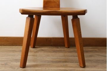 中古　岩手県岩泉・純木家具　心地よい木の風合いが魅力的な角Dチェア(ダイニングチェア、アームレスチェア、板座チェア、椅子、イス)(定価約8万円)(R-079716)