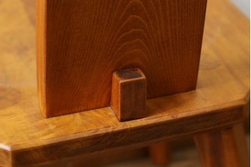 中古　岩手県岩泉・純木家具　心地よい木の風合いが魅力的な角Dチェア(ダイニングチェア、アームレスチェア、板座チェア、椅子、イス)(定価約8万円)(R-079716)