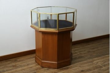 イギリスアンティーク　マホガニー材　おしゃれな真鍮フレームのオクタゴンガラスケース(ショーケース、Gケース、ディスプレイケース、コレクションケース、八角形、飾り棚、陳列棚、店舗什器、英国)(R-079717)