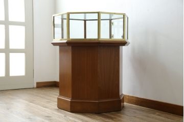 イギリスアンティーク　マホガニー材　おしゃれな真鍮フレームのオクタゴンガラスケース(ショーケース、Gケース、ディスプレイケース、コレクションケース、八角形、飾り棚、陳列棚、店舗什器、英国)(R-079717)