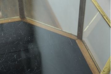 イギリスアンティーク　マホガニー材　おしゃれな真鍮フレームのオクタゴンガラスケース(ショーケース、Gケース、ディスプレイケース、コレクションケース、八角形、飾り棚、陳列棚、店舗什器、英国)(R-079717)