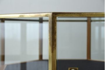 イギリスアンティーク　マホガニー材　おしゃれな真鍮フレームのオクタゴンガラスケース(ショーケース、Gケース、ディスプレイケース、コレクションケース、八角形、飾り棚、陳列棚、店舗什器、英国)(R-079717)