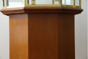 イギリスアンティーク　マホガニー材　おしゃれな真鍮フレームのオクタゴンガラスケース(ショーケース、Gケース、ディスプレイケース、コレクションケース、八角形、飾り棚、陳列棚、店舗什器、英国)(R-079717)
