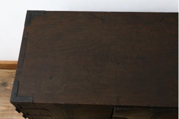 和製アンティーク　三方栗材　経年による風合いが魅力的な観音扉付き帳場小箪笥(帳場箪笥、整理タンス、収納箪笥、戸棚、収納棚、引き出し、時代箪笥)(R-079718)