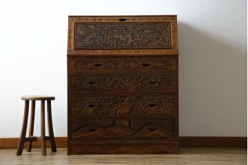 中古　美品!!　軽井沢彫り　凝った彫刻が美しく和室にも洋室にも合うのが嬉しいライティングビューロー(簿記机、ワークデスク、在宅用、在宅ワーク用、引き出し、サイドチェスト)(R-079720)