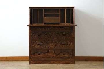 中古　美品!!　軽井沢彫り　凝った彫刻が美しく和室にも洋室にも合うのが嬉しいライティングビューロー(簿記机、ワークデスク、在宅用、在宅ワーク用、引き出し、サイドチェスト)(R-079720)
