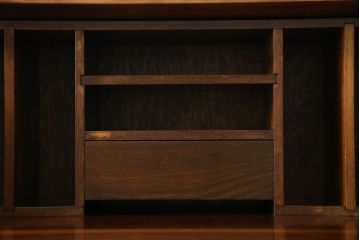 中古　美品!!　軽井沢彫り　凝った彫刻が美しく和室にも洋室にも合うのが嬉しいライティングビューロー(簿記机、ワークデスク、在宅用、在宅ワーク用、引き出し、サイドチェスト)(R-079720)