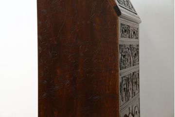 中古　美品!!　軽井沢彫り　凝った彫刻が美しく和室にも洋室にも合うのが嬉しいライティングビューロー(簿記机、ワークデスク、在宅用、在宅ワーク用、引き出し、サイドチェスト)(R-079720)