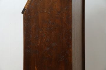 中古　美品!!　軽井沢彫り　凝った彫刻が美しく和室にも洋室にも合うのが嬉しいライティングビューロー(簿記机、ワークデスク、在宅用、在宅ワーク用、引き出し、サイドチェスト)(R-079720)