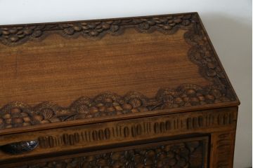中古　美品!!　軽井沢彫り　凝った彫刻が美しく和室にも洋室にも合うのが嬉しいライティングビューロー(簿記机、ワークデスク、在宅用、在宅ワーク用、引き出し、サイドチェスト)(R-079720)