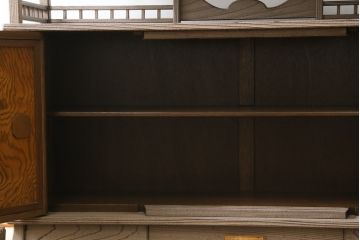 中古　美品　高級工芸家具　杉材　浮造り仕上げ　在銘入り　奥田勘六　流れるような美しい杢目が目を惹く茶棚(茶箪笥、飾り棚、収納棚、戸棚、引き出し)(R-079721)