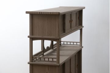 中古　美品　高級工芸家具　杉材　浮造り仕上げ　在銘入り　奥田勘六　流れるような美しい杢目が目を惹く茶棚(茶箪笥、飾り棚、収納棚、戸棚、引き出し)(R-079721)