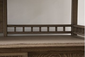 中古　美品　高級工芸家具　杉材　浮造り仕上げ　在銘入り　奥田勘六　流れるような美しい杢目が目を惹く茶棚(茶箪笥、飾り棚、収納棚、戸棚、引き出し)(R-079721)