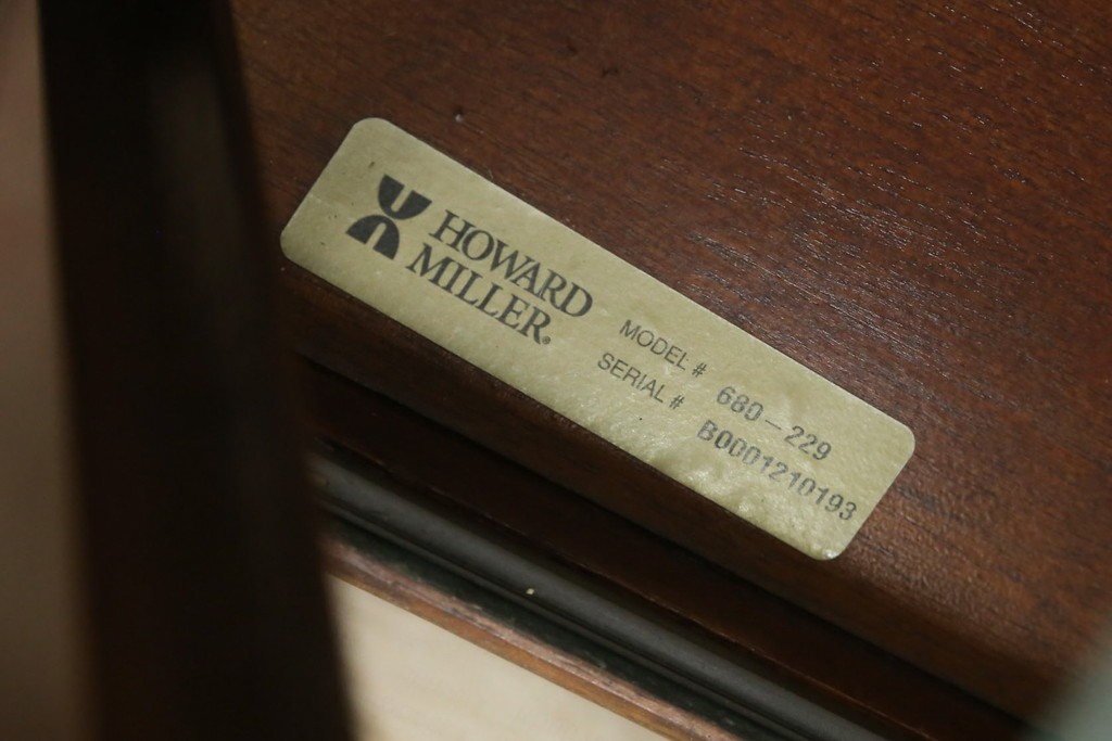 中古　アメリカ製　高級品!!　IDC大塚家具取り扱い　HOWARD MILLER(ハワード・ミラー社)　高級時計メーカーによって手掛けられたキャビネット　定価約70万円　(R-079722)