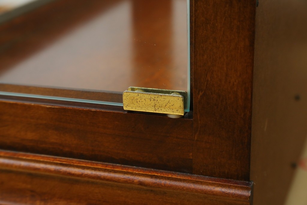 中古　アメリカ製　高級品!!　IDC大塚家具取り扱い　HOWARD MILLER(ハワード・ミラー社)　高級時計メーカーによって手掛けられたキャビネット　定価約70万円　(R-079722)