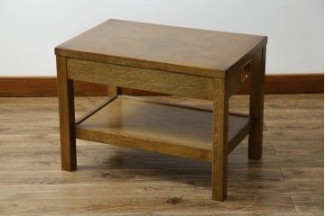 中古　美品!!　カリモク家具(karimoku)　domani(ドマーニ)　Morganton(モーガントン)　希少なライトコニャック色!ゴールドの引手がアクセントのサイドテーブル(エンドテーブル、ナイトテーブル、花台、飾り台)(定価約13万5千円)(R-079727)