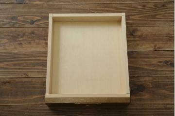 中古　美品!!　カリモク家具(karimoku)　domani(ドマーニ)　Morganton(モーガントン)　希少なライトコニャック色!ゴールドの引手がアクセントのサイドテーブル(エンドテーブル、ナイトテーブル、花台、飾り台)(定価約13万5千円)(R-079727)