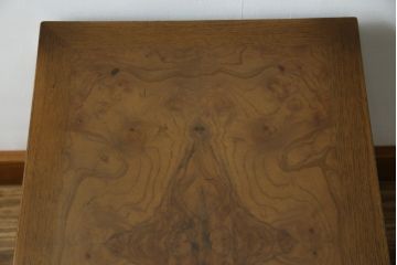 中古　美品!!　カリモク家具(karimoku)　domani(ドマーニ)　Morganton(モーガントン)　希少なライトコニャック色!ゴールドの引手がアクセントのサイドテーブル(エンドテーブル、ナイトテーブル、花台、飾り台)(定価約13万5千円)(R-079727)