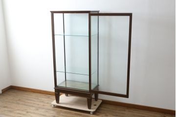 イギリスアンティーク　Dudley&Co.Ltd.　HOLLOWAY.LONDON.　N.7.　マホガニー材　落ち着きのある佇まいが上品な縦型ガラスケース(ショーケース、Gケース、陳列棚、飾り棚、コレクションケース、キャビネット、店舗什器、英国)(R-079728)