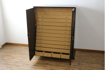 中古　香川漆器　伝統工芸士・小松庄一作　かくし付き　漆絵　桐材　梅鳥図　雅やかな漆絵が気品を感じる衣装箪笥(着物箪笥、収納箪笥、引き出し、桐箪笥、和たんす)(R-079730)