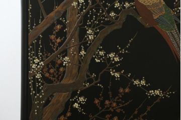 中古　香川漆器　伝統工芸士・小松庄一作　かくし付き　漆絵　桐材　梅鳥図　雅やかな漆絵が気品を感じる衣装箪笥(着物箪笥、収納箪笥、引き出し、桐箪笥、和たんす)(R-079730)