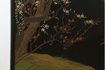 中古　香川漆器　伝統工芸士・小松庄一作　かくし付き　漆絵　桐材　梅鳥図　雅やかな漆絵が気品を感じる衣装箪笥(着物箪笥、収納箪笥、引き出し、桐箪笥、和たんす)(R-079730)