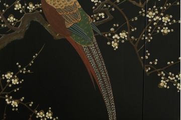 中古　香川漆器　伝統工芸士・小松庄一作　かくし付き　漆絵　桐材　梅鳥図　雅やかな漆絵が気品を感じる衣装箪笥(着物箪笥、収納箪笥、引き出し、桐箪笥、和たんす)(R-079730)
