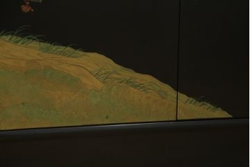 中古　香川漆器　伝統工芸士・小松庄一作　かくし付き　漆絵　桐材　梅鳥図　雅やかな漆絵が気品を感じる衣装箪笥(着物箪笥、収納箪笥、引き出し、桐箪笥、和たんす)(R-079730)