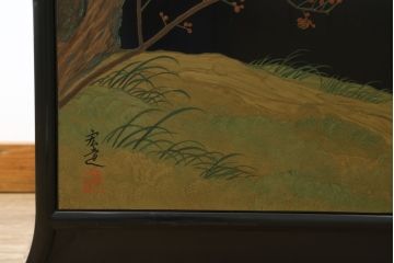 中古　香川漆器　伝統工芸士・小松庄一作　かくし付き　漆絵　桐材　梅鳥図　雅やかな漆絵が気品を感じる衣装箪笥(着物箪笥、収納箪笥、引き出し、桐箪笥、和たんす)(R-079730)