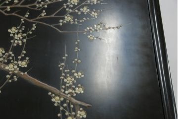中古　香川漆器　伝統工芸士・小松庄一作　かくし付き　漆絵　桐材　梅鳥図　雅やかな漆絵が気品を感じる衣装箪笥(着物箪笥、収納箪笥、引き出し、桐箪笥、和たんす)(R-079730)