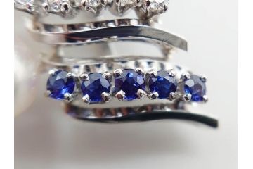 MIKIMOTO(ミキモト)　真珠　パール　K14(14金)　WG(ホワイトゴールド)　流れるようなデザインが優美な帯留め(白色金、帯締め、着物道具、アクセサリー、和装小物、紐付き、ケース付き)(R-079732)