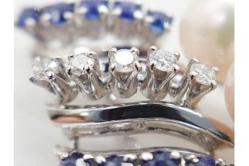 MIKIMOTO(ミキモト)　真珠　パール　K14(14金)　WG(ホワイトゴールド)　流れるようなデザインが優美な帯留め(白色金、帯締め、着物道具、アクセサリー、和装小物、紐付き、ケース付き)(R-079732)
