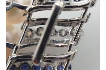 MIKIMOTO(ミキモト)　真珠　パール　K14(14金)　WG(ホワイトゴールド)　流れるようなデザインが優美な帯留め(白色金、帯締め、着物道具、アクセサリー、和装小物、紐付き、ケース付き)(R-079732)
