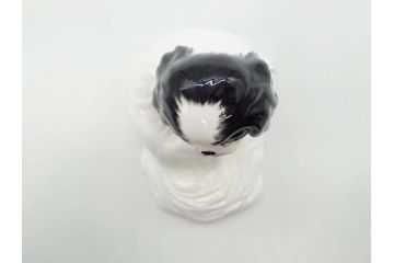 ノリタケ　NORITAKE　スタジオコレクション　狆(チン)　高さ 約10cm　大きな瞳が愛くるしいフィギュリン(犬、Studio Collection、ボーンチャイナ、置物、ディスプレイ、磁器、オブジェ)(R-079733)