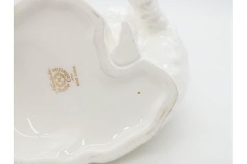 ノリタケ　NORITAKE　スタジオコレクション　狆(チン)　高さ 約10cm　大きな瞳が愛くるしいフィギュリン(犬、Studio Collection、ボーンチャイナ、置物、ディスプレイ、磁器、オブジェ)(R-079733)