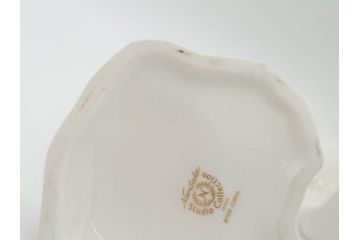 ノリタケ　NORITAKE　スタジオコレクション　狆(チン)　高さ 約10cm　大きな瞳が愛くるしいフィギュリン(犬、Studio Collection、ボーンチャイナ、置物、ディスプレイ、磁器、オブジェ)(R-079733)