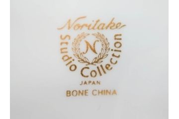ノリタケ　NORITAKE　スタジオコレクション　狆(チン)　高さ 約10cm　大きな瞳が愛くるしいフィギュリン(犬、Studio Collection、ボーンチャイナ、置物、ディスプレイ、磁器、オブジェ)(R-079733)