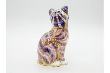 イギリス　ROYAL CROWN DERBY(ロイヤルクラウンダービー)　ペーパーウェイト　猫　うさぎ　繊細で華やかな色彩に心ときめくフィギュリン2点セット(ねこ、ネコ、兎、ウサギ、金彩、置物、磁器、ボーンチャイナ、オブジェ、ディスプレイ、英国)(R-079734)