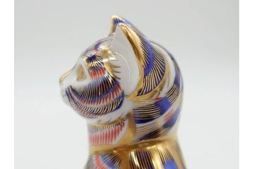 イギリス　ROYAL CROWN DERBY(ロイヤルクラウンダービー)　ペーパーウェイト　猫　うさぎ　繊細で華やかな色彩に心ときめくフィギュリン2点セット(ねこ、ネコ、兎、ウサギ、金彩、置物、磁器、ボーンチャイナ、オブジェ、ディスプレイ、英国)(R-079734)