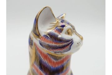 イギリス　ROYAL CROWN DERBY(ロイヤルクラウンダービー)　ペーパーウェイト　猫　うさぎ　繊細で華やかな色彩に心ときめくフィギュリン2点セット(ねこ、ネコ、兎、ウサギ、金彩、置物、磁器、ボーンチャイナ、オブジェ、ディスプレイ、英国)(R-079734)