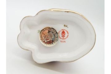 イギリス　ROYAL CROWN DERBY(ロイヤルクラウンダービー)　ペーパーウェイト　猫　うさぎ　繊細で華やかな色彩に心ときめくフィギュリン2点セット(ねこ、ネコ、兎、ウサギ、金彩、置物、磁器、ボーンチャイナ、オブジェ、ディスプレイ、英国)(R-079734)