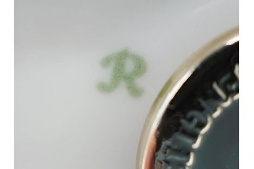 イギリス　ROYAL CROWN DERBY(ロイヤルクラウンダービー)　ペーパーウェイト　猫　うさぎ　繊細で華やかな色彩に心ときめくフィギュリン2点セット(ねこ、ネコ、兎、ウサギ、金彩、置物、磁器、ボーンチャイナ、オブジェ、ディスプレイ、英国)(R-079734)