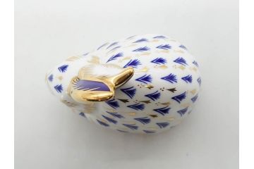 イギリス　ROYAL CROWN DERBY(ロイヤルクラウンダービー)　ペーパーウェイト　猫　うさぎ　繊細で華やかな色彩に心ときめくフィギュリン2点セット(ねこ、ネコ、兎、ウサギ、金彩、置物、磁器、ボーンチャイナ、オブジェ、ディスプレイ、英国)(R-079734)